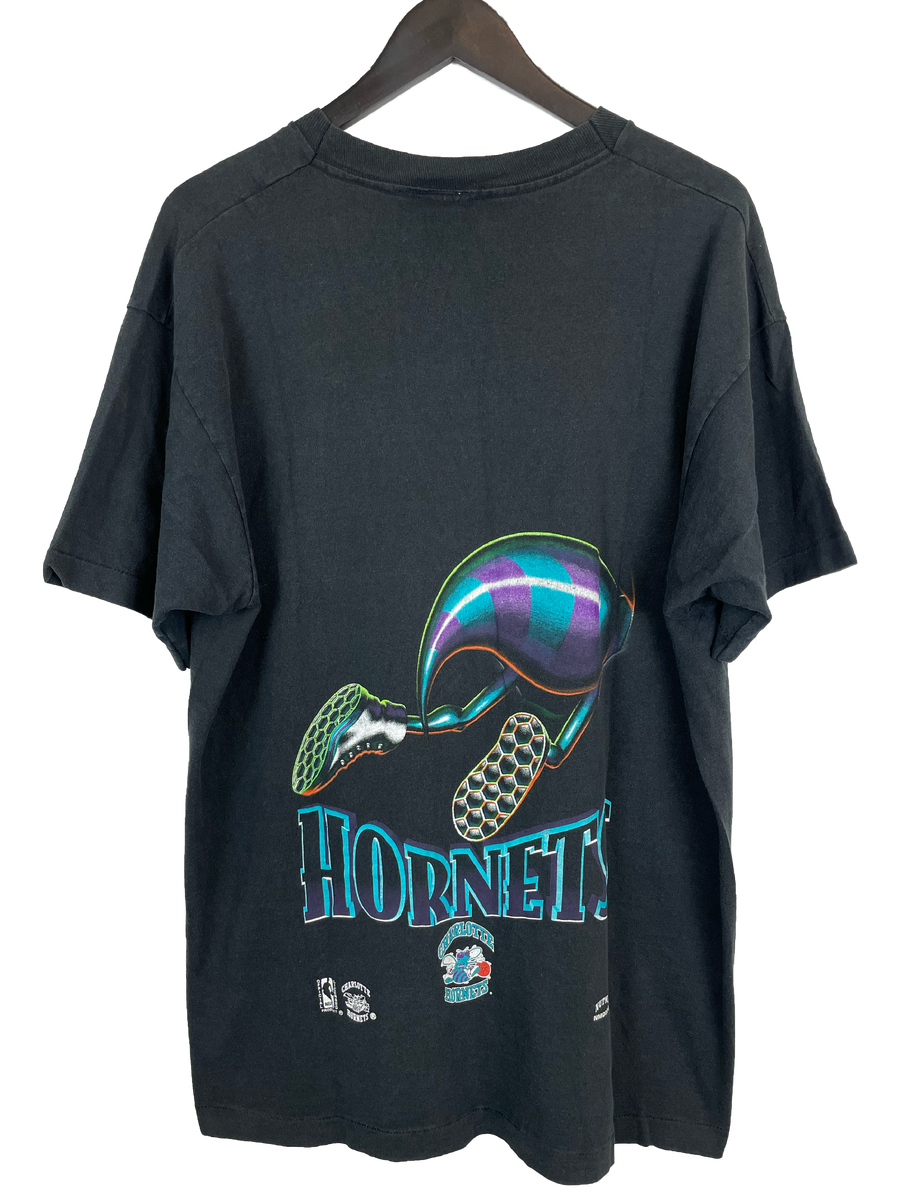 1993 CHARLOTTE HORNETS NUTMEG MILLS 'SS' TEE - XL – The Social Vintage