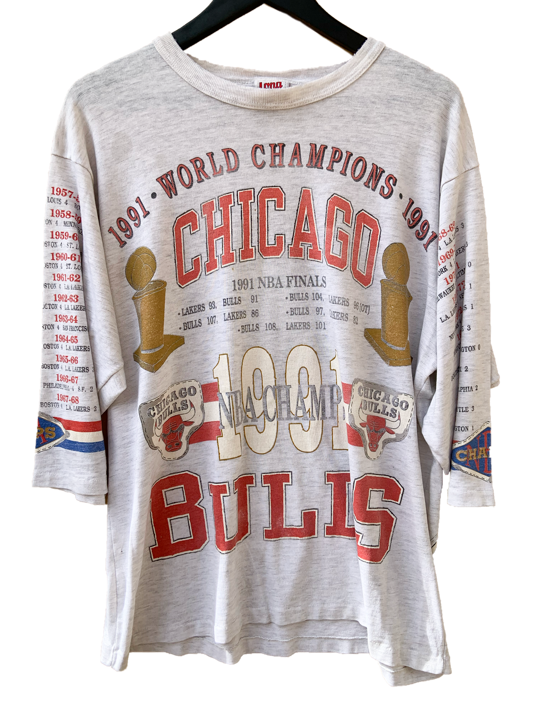 1991 CHICAGO BULLS WORLD CHAMPIONS 3/4 TEE - LARGE