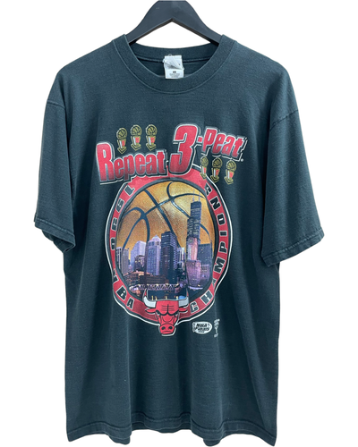 VINTAGE CHICAGO BULLS REPEAT THREE-PEAT - LARGE