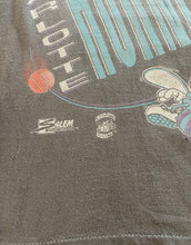 Load image into Gallery viewer, VINTAGE CHARLOTTE HORNETS SALEM &#39;SS&#39; TEE - XL
