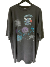 Load image into Gallery viewer, VINTAGE CHARLOTTE HORNETS &#39;SS&#39; TEE - XXL