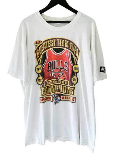 1996 THE GREATEST TEAM EVER BULLS CHAMPS 'SS' TEE - XL