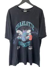 Load image into Gallery viewer, VINTAGE CHARLOTTE HORNETS ‘SS’ TEE - XL