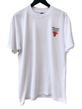 Load image into Gallery viewer, CHICAGO BULLS ‘PIZZA HUT’ SS TEE - XL