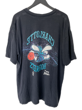 Load image into Gallery viewer, VINTAGE CHARLOTTE HORNETS ‘SS’ TEE - XL
