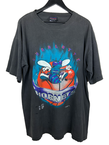 VINTAGE CHARLOTTE HORNETS MAGIC JOHNSON ‘SS’ TEE - LARGE